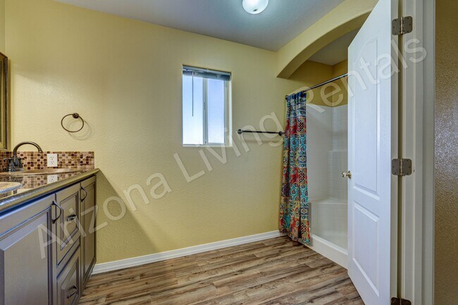 Building Photo - SOUTHSIDE HOME WITH LARGE FENCED BACKYARD