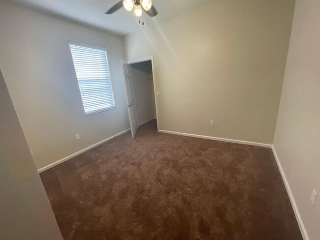 Building Photo - Affordable Elegance! 3 Bed 2 Bath Condo in...