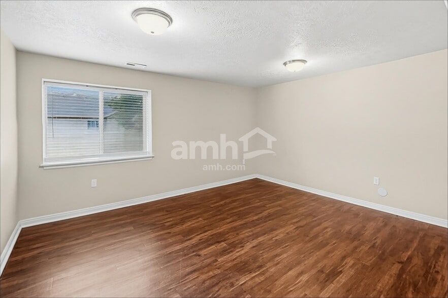 Building Photo - 2530 Cimmaron Dr