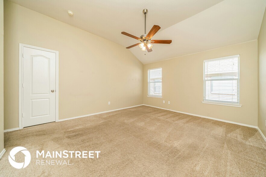 Building Photo - 623 Soledad St