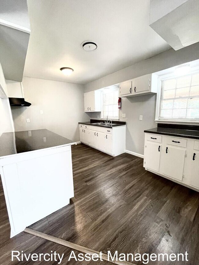 Building Photo - READY FOR MOVE IN!!!!