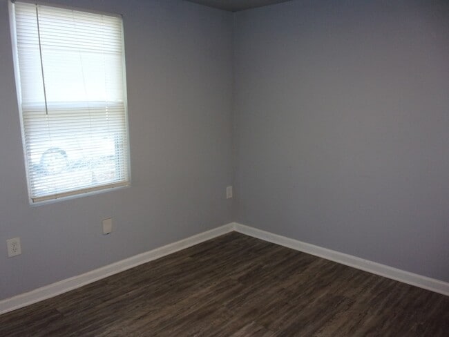 Building Photo - 307A Hall St