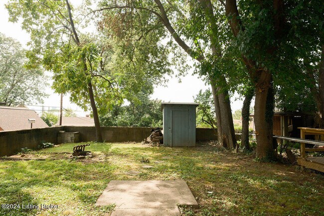 Building Photo - 208 Pope St