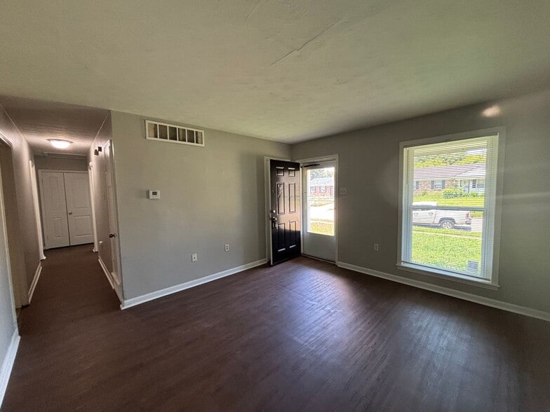 Building Photo - 2771 Northmeade Ave