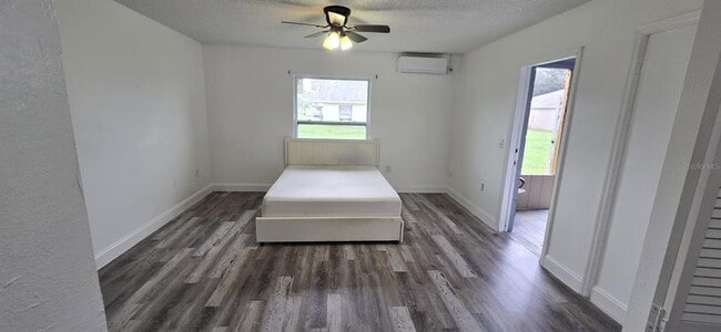 Building Photo - 669 Royalty Ct