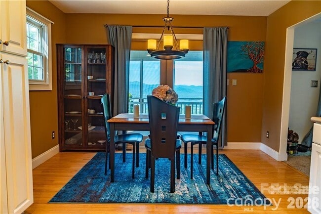 Building Photo - 40 Crestwood Dr