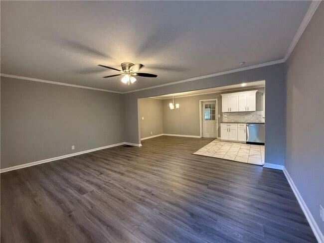 Building Photo - 1576 Carolyn Dr SW