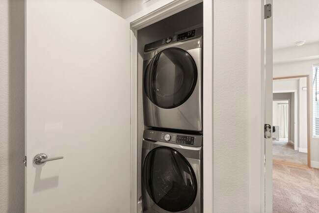 Building Photo - Modern Townhome Living in Lakewood – $2,65...