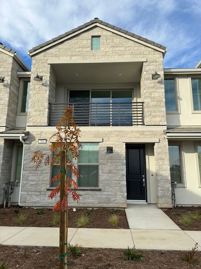 Building Photo - 568 W. Balsam Lane  (Peach & Spruce)