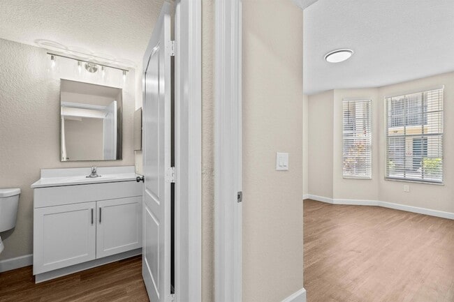 Building Photo - 1609 Belmont Pl