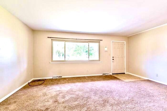 Building Photo - 765 Stinchcomb Dr