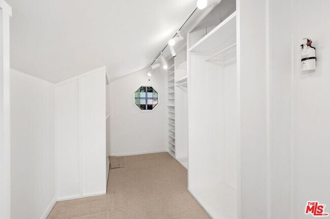 Building Photo - 21663 Ulmus Dr