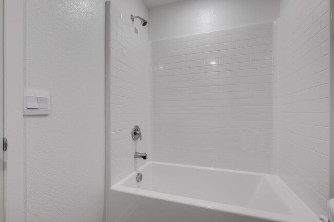 Building Photo - Beautiful New 3 Bed / 2.5 Bath Townhome 89178