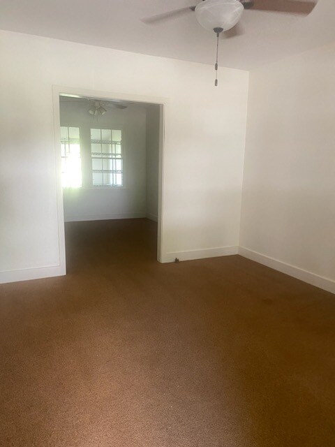 Building Photo - 541 E Pecan St