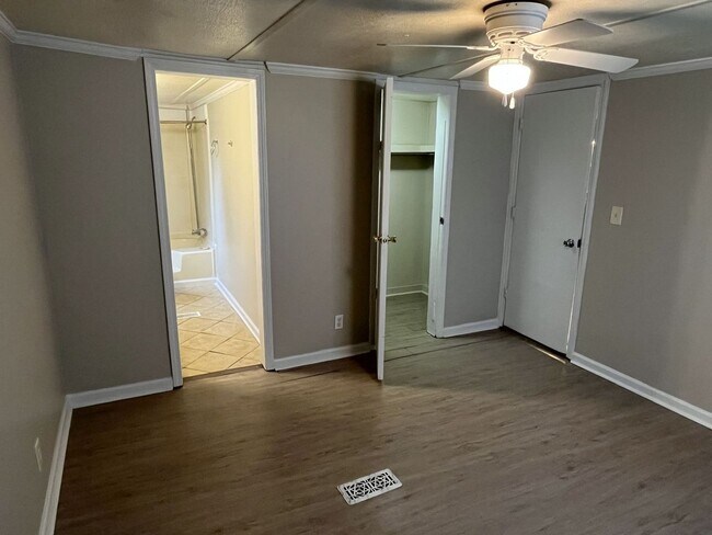 Building Photo - Quiet Country Living near Mint Hill!