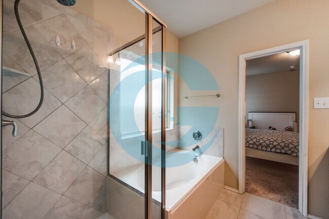 Master Bathroom - 5844 Bindweed St