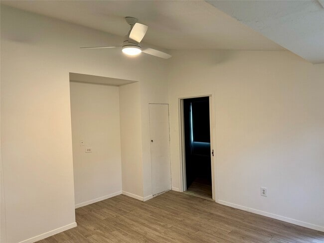 Building Photo - 3914 Ella Blvd