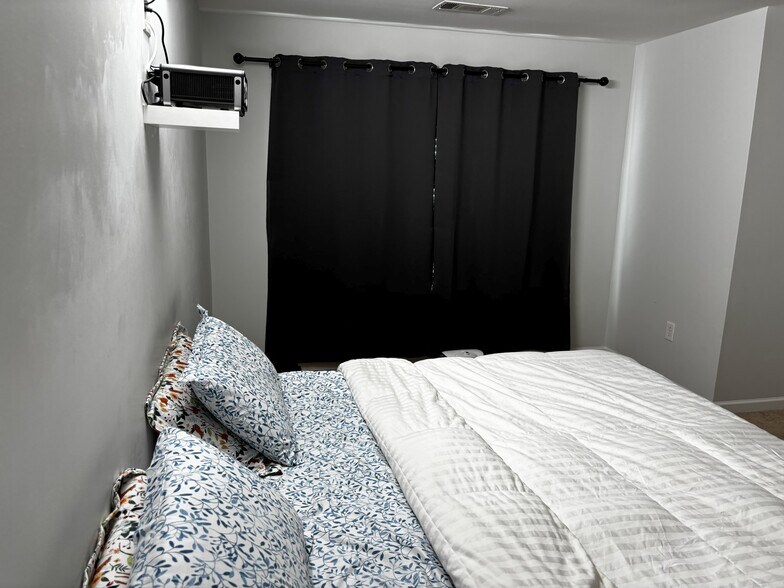 Building Photo - 5600 Moresby Ct