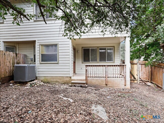 Building Photo - 825 Sagewood Trail