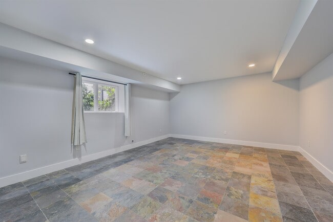 Building Photo - 760 Undercliff Ave