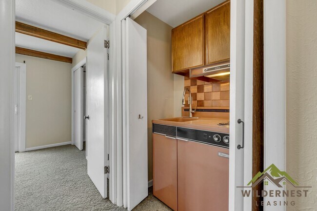 Building Photo - Yacht Club Condo - LAKE VIEWS-Great 3 Bedroom/2 Bath Unit w/Lake Access