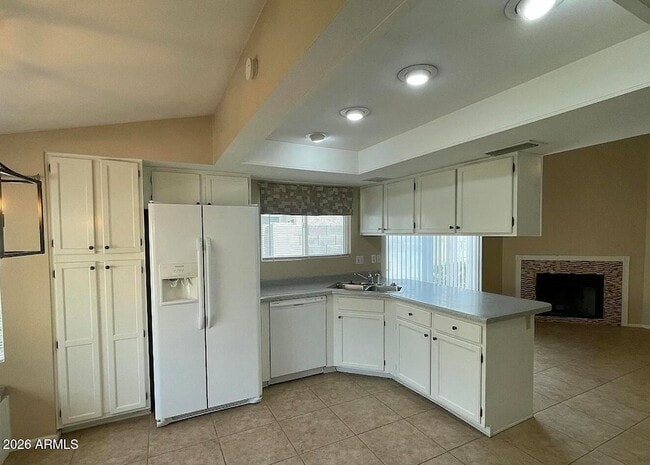 Building Photo - 6233 E Carolina Dr