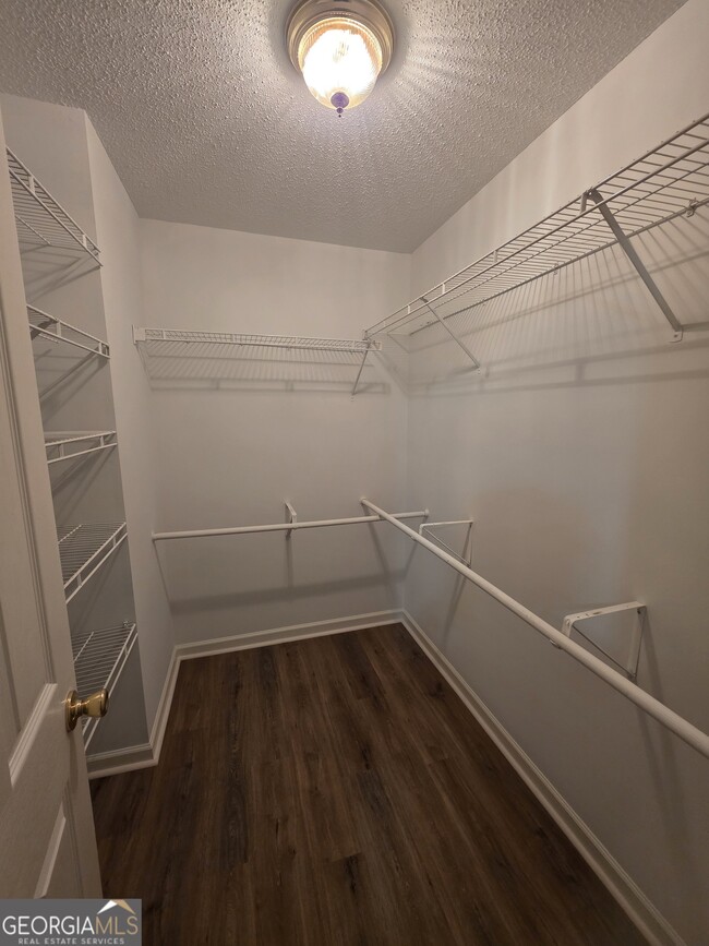 Building Photo - 120 Cloverwood Dr