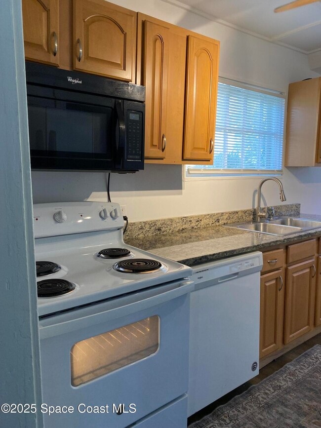 Building Photo - 1903 Fletcher St