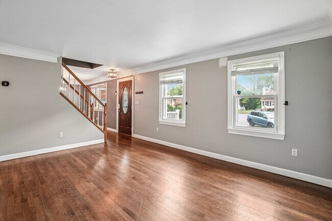 Building Photo - Adorable 4BR/3BA Cape Cod on a Generous 0....