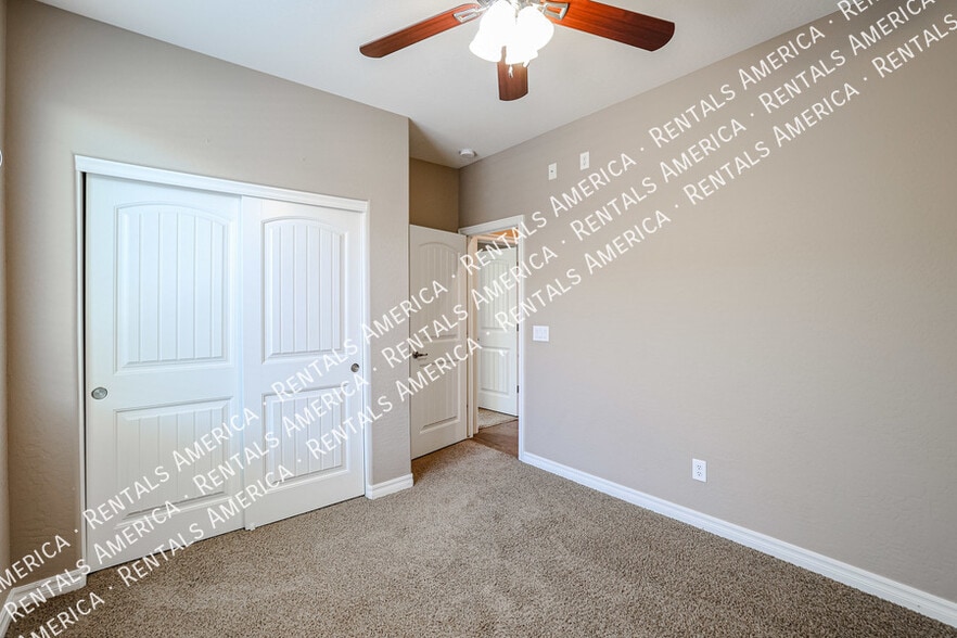 Building Photo - 613 W San Carlos Way