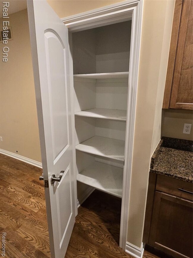 Building Photo - 1131 Woodslee Ave