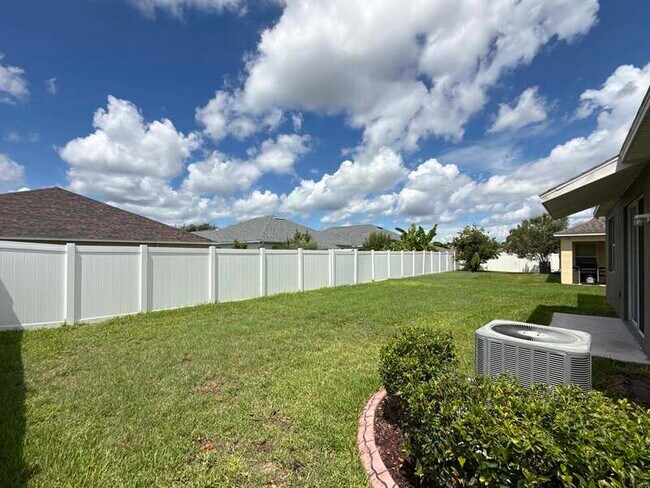 Building Photo - 930 Meadow Glade Dr