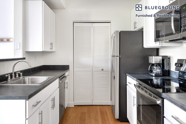 Building Photo - 1170 Beethoven Common