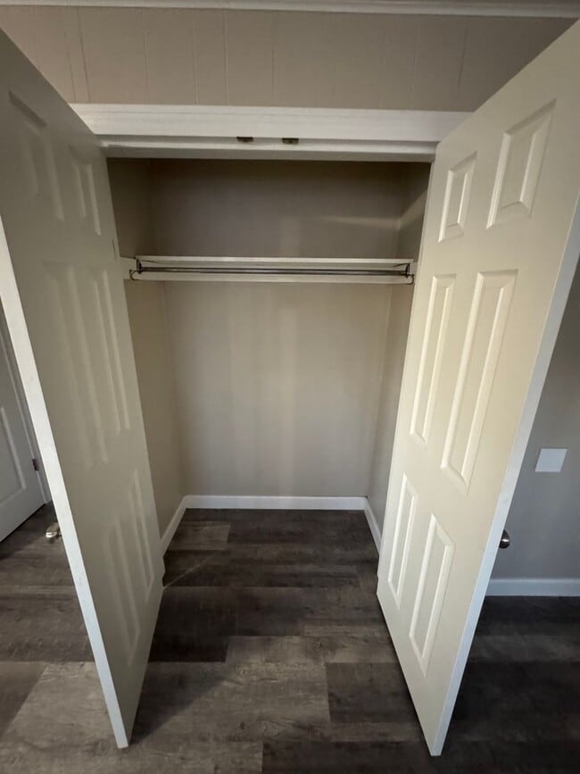 Building Photo - 101-103 Green Oaks Drive