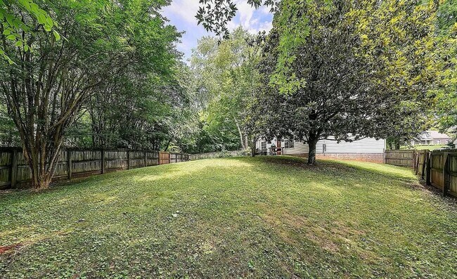 Building Photo - 4 Bedroom Home In Knoxville