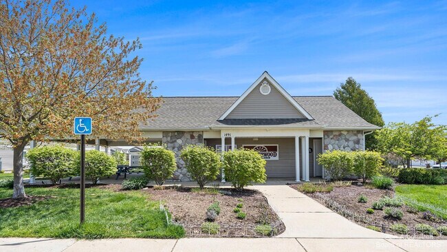 Building Photo - 1328 Heatherwood Ln