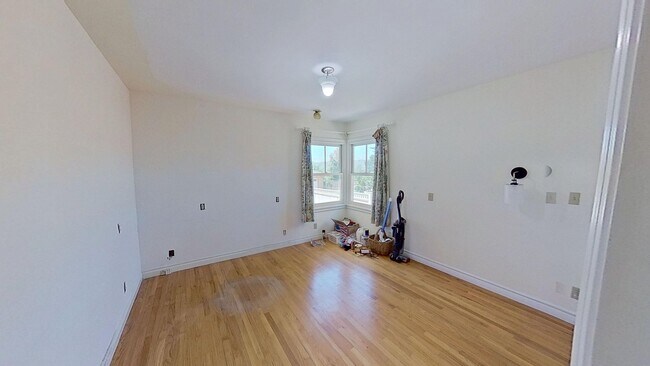 Building Photo - Amazing and Spacious 3 bed / 2 bath home! ...