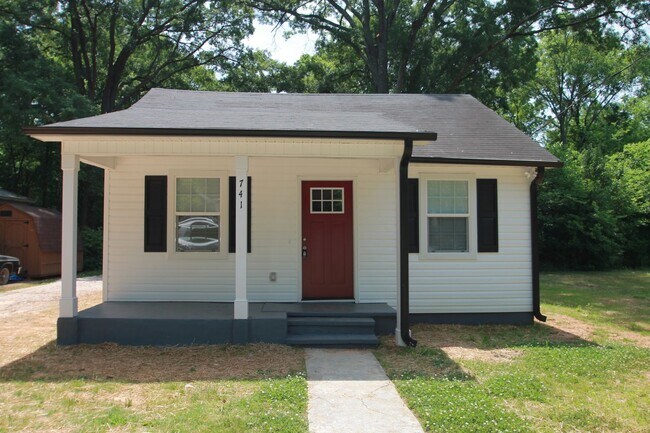 Building Photo - 741 Green St