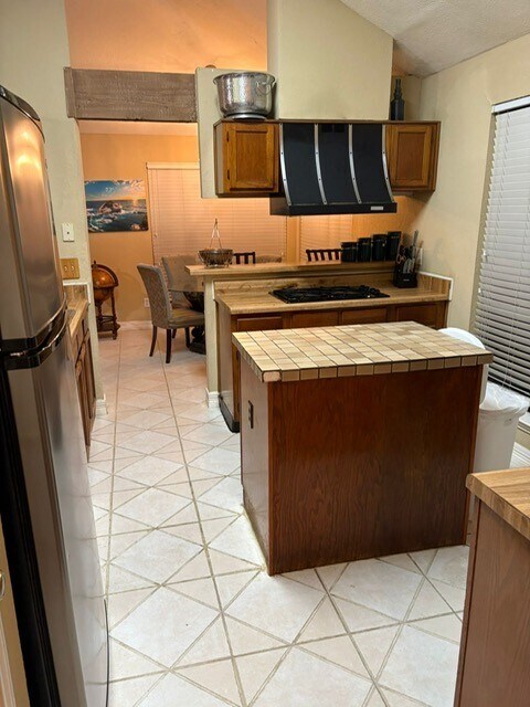 Building Photo - 15938 Mission Village Dr