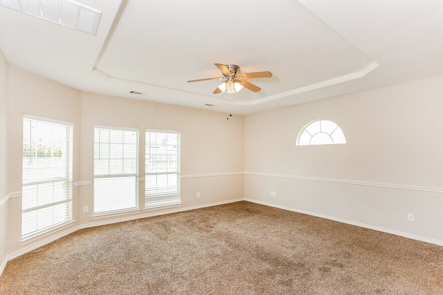 Building Photo - 100 Silverwood Dr