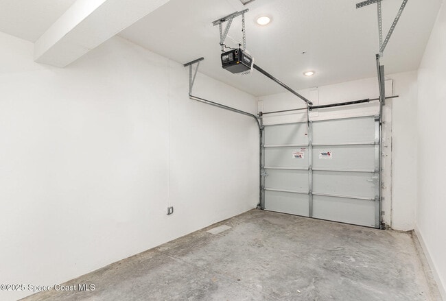 Building Photo - 1605 Par St NE
