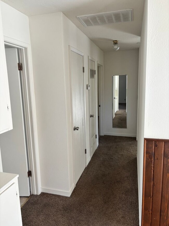 Building Photo - 4 bedroom 2 bath upper west side