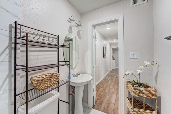 Building Photo - 2720 Truxillo St