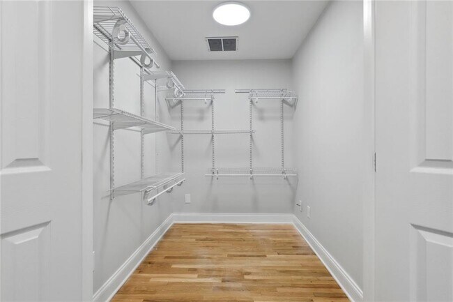 Building Photo - 210 Aerie Ct