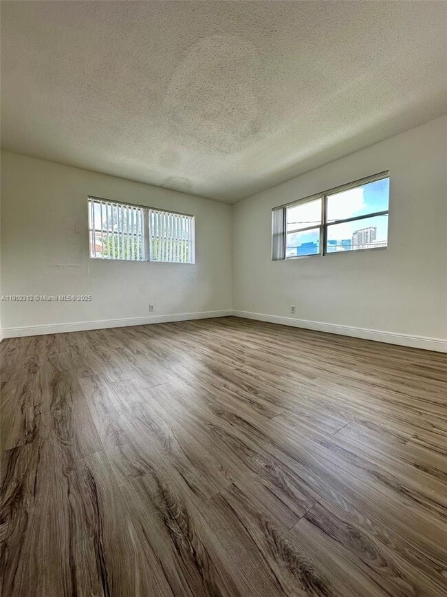 Building Photo - 515 SE 9th St