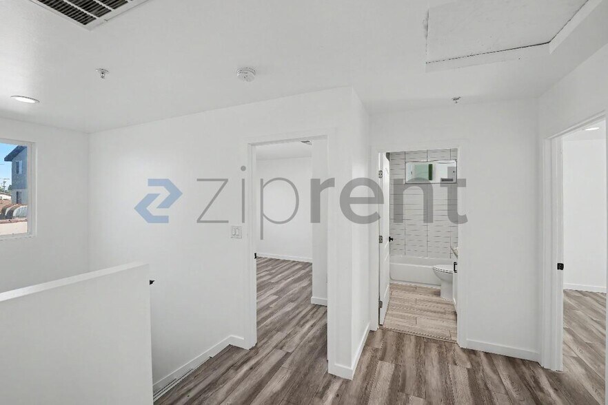 Building Photo - Unit