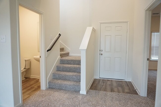 Building Photo - Modern 4 Bedroom Home in Windmill Farms with Community Pools and Trails