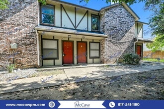 Building Photo - 800 Bluebonnet Dr