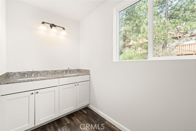 Building Photo - 2042 Buckthorn Rd