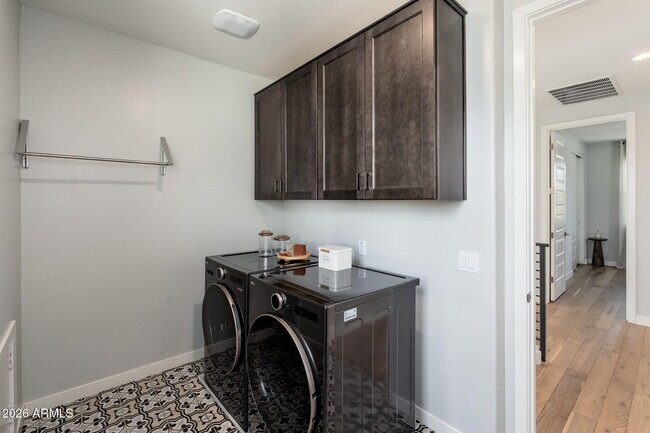 Building Photo - 1555 E Ocotillo Rd